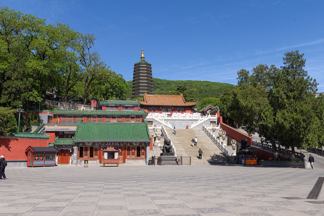 八大处公园灵光寺建筑,春季资料图
